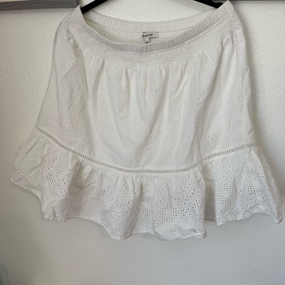 Madewell Eyelet White Embroidered Smock-Waist Ruffle Mini Skirt Size Small - Picture 4 of 8